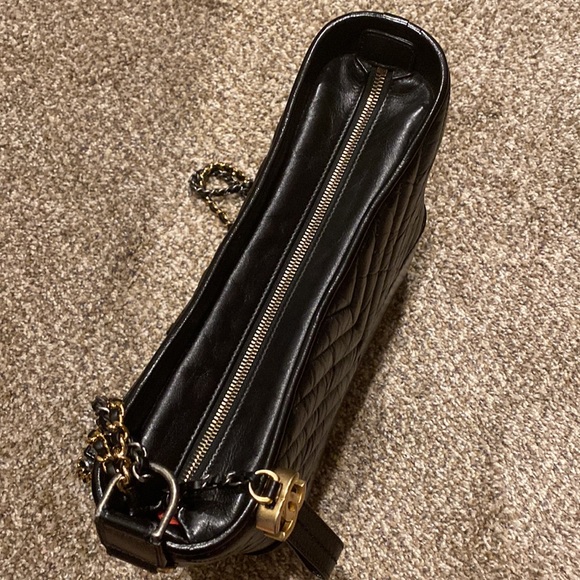 2019 Chanel Gabrielle hobo - Picture 2 of 11